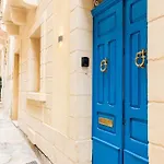 דירה V86 - Charming 1br Duplex By The Sea In *