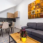 V86 - Charming 1br Duplex By The Sea In