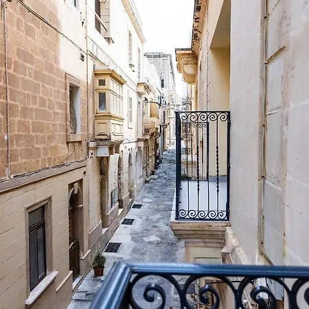 V86 - Charming 1br Duplex By The Sea In Apartment *