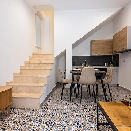 V86 - Charming 1br Duplex By The Sea In Senglea