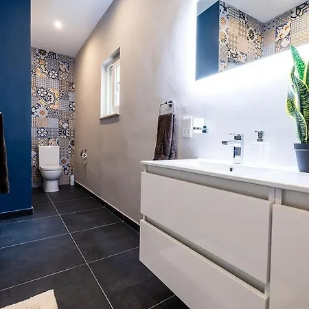 דירה V86 - Charming 1br Duplex By The Sea In